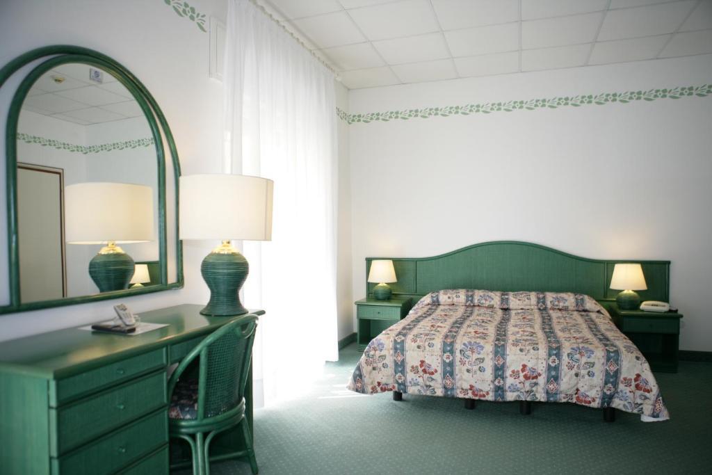 Hotel Diana Grado Habitación foto