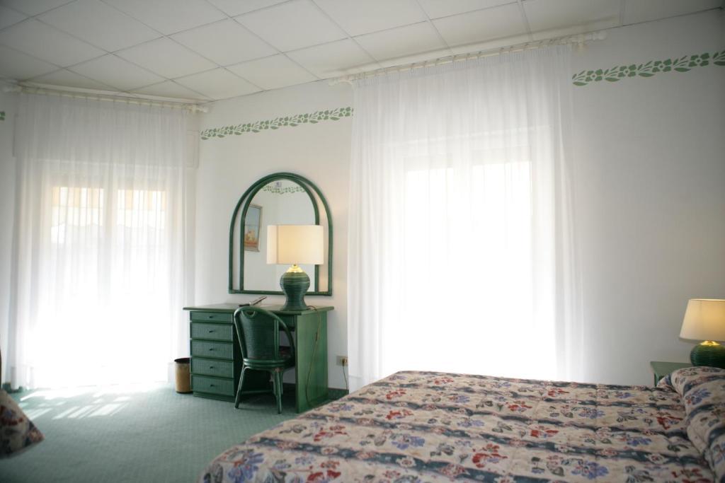 Hotel Diana Grado Habitación foto