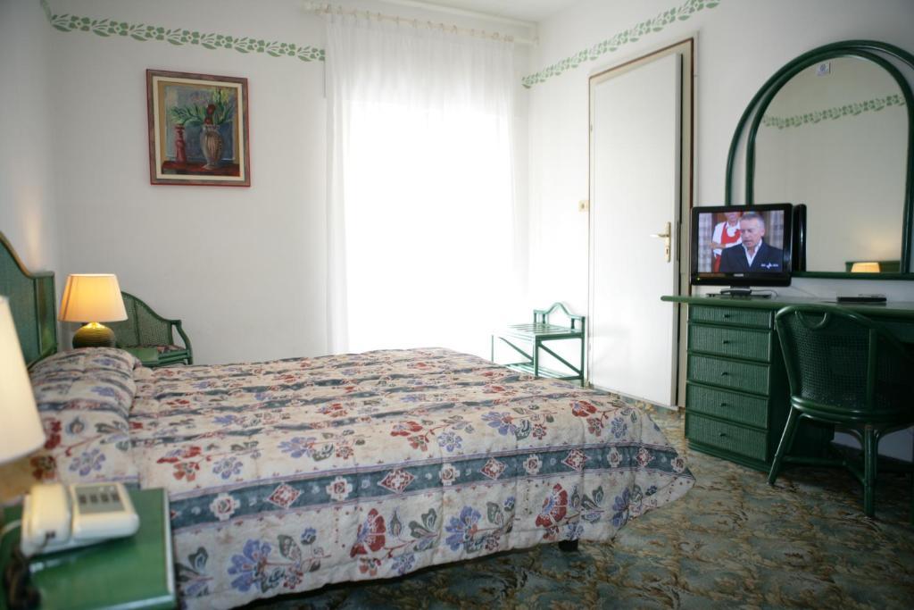 Hotel Diana Grado Habitación foto